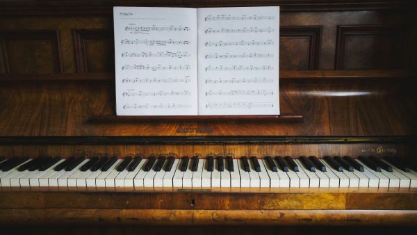 Les meilleurs professeurs de piano disponibles à Tours
